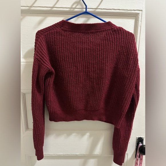 ❣️3/$30 Bluenotes burgundy cropped knit sweater - Picture 2 of 5